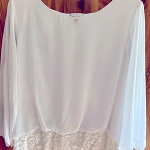 Very nice dressy blouse can be worn at the office or out on the night